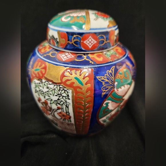 Vintage Japanese Gold Imari Porcelain Ginger Jar (Hand-Painted)